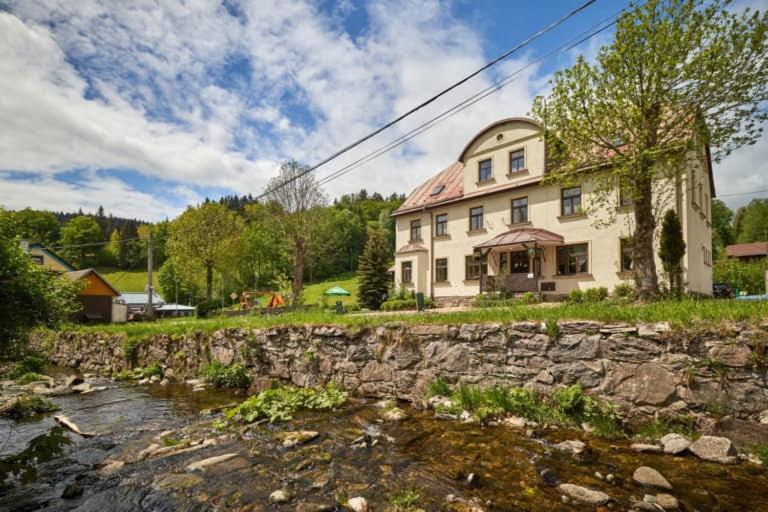 Bouda Morava Hotel Dolni Dvur Exterior photo